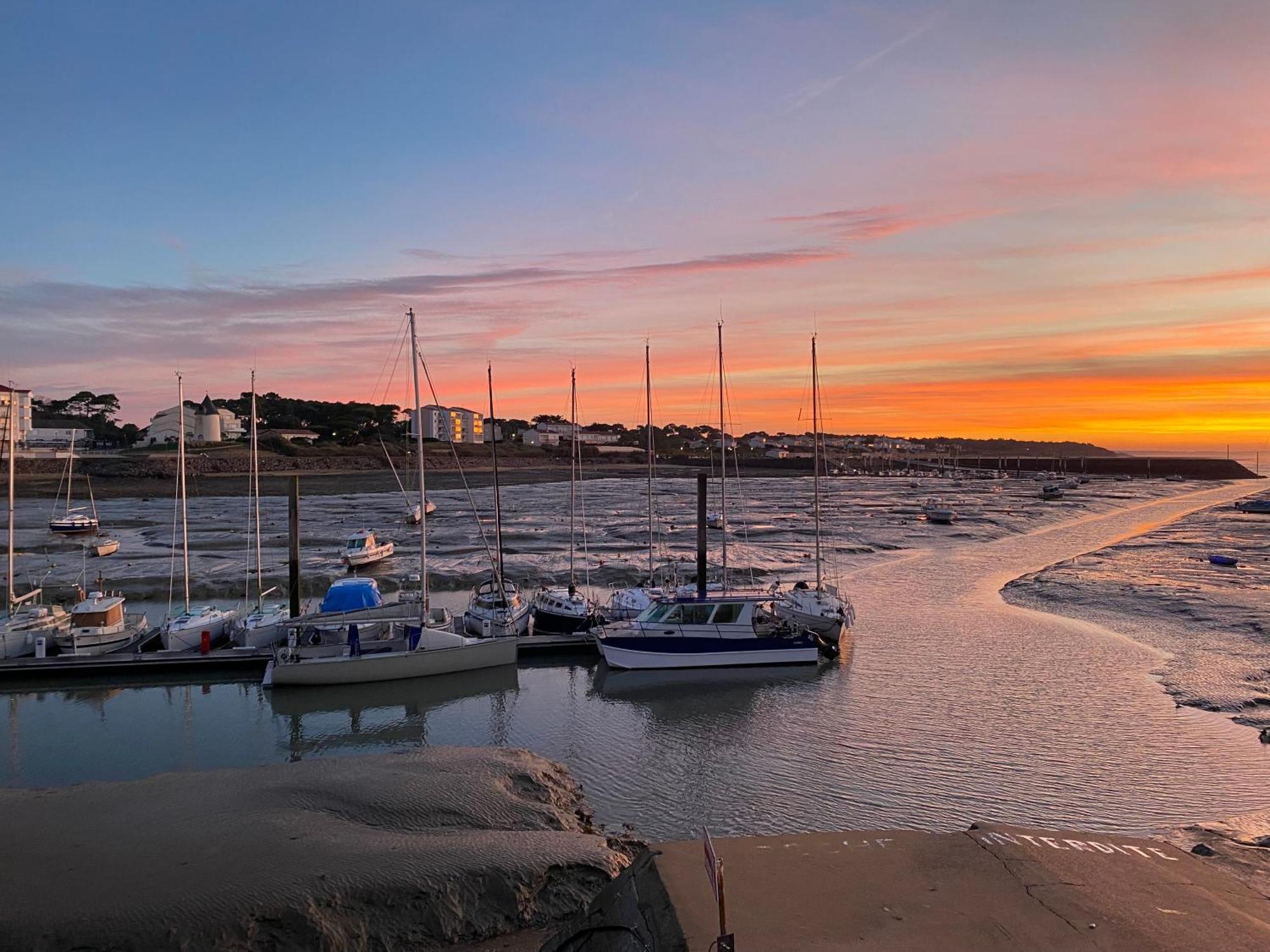 Appartement Vue Sur Mer Et Le Port Jard-sur-Mer Exterior foto